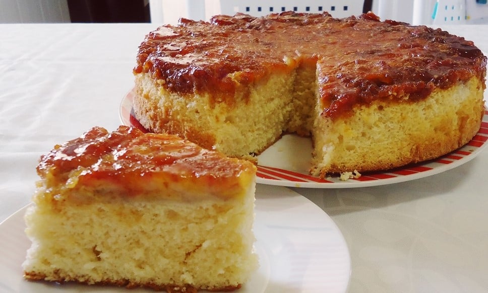 Bolo de banana caramelada batido à mão muito fácil de fazer e delicioso -  Freitas News