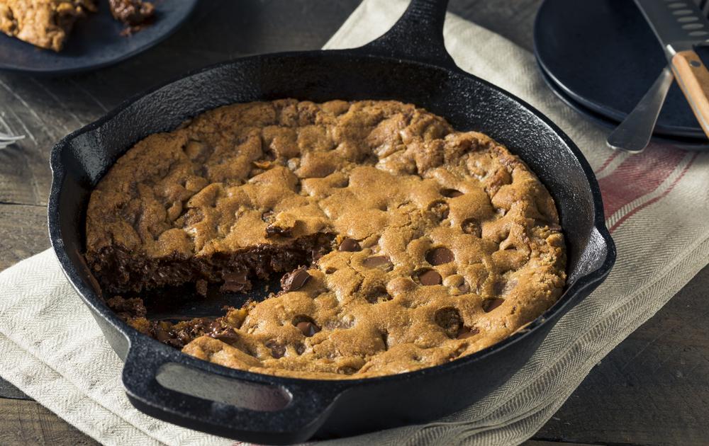 BOLO DE CHOCOLATE FEITO NA PANELA OU FRIGIDEIRA 