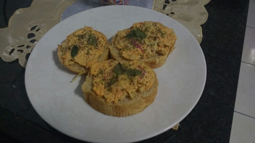 Receita de Bruschetta de atum e cenoura, enviada por patrícia - TudoGostoso