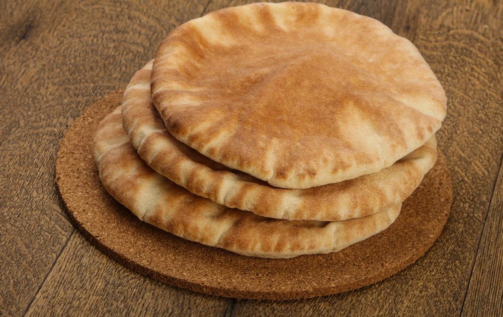 Misturando as culinárias árabe e italiana, lanchonete cria a pizza no pão  sírio, Prato do Dia