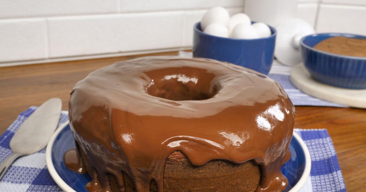 Bolo de chocolate na AIRFRYER 🍰 Vocês também são igual a esse bolo?