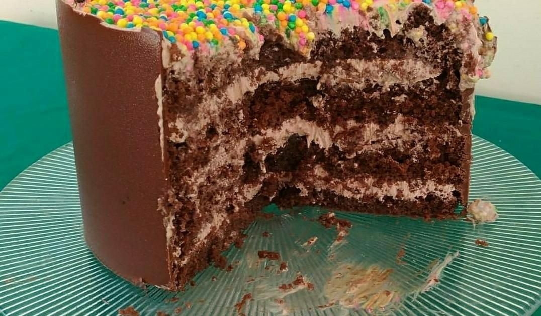 Quer aprender a fazer bolo grego? Celebre o Dia do Chocolate com