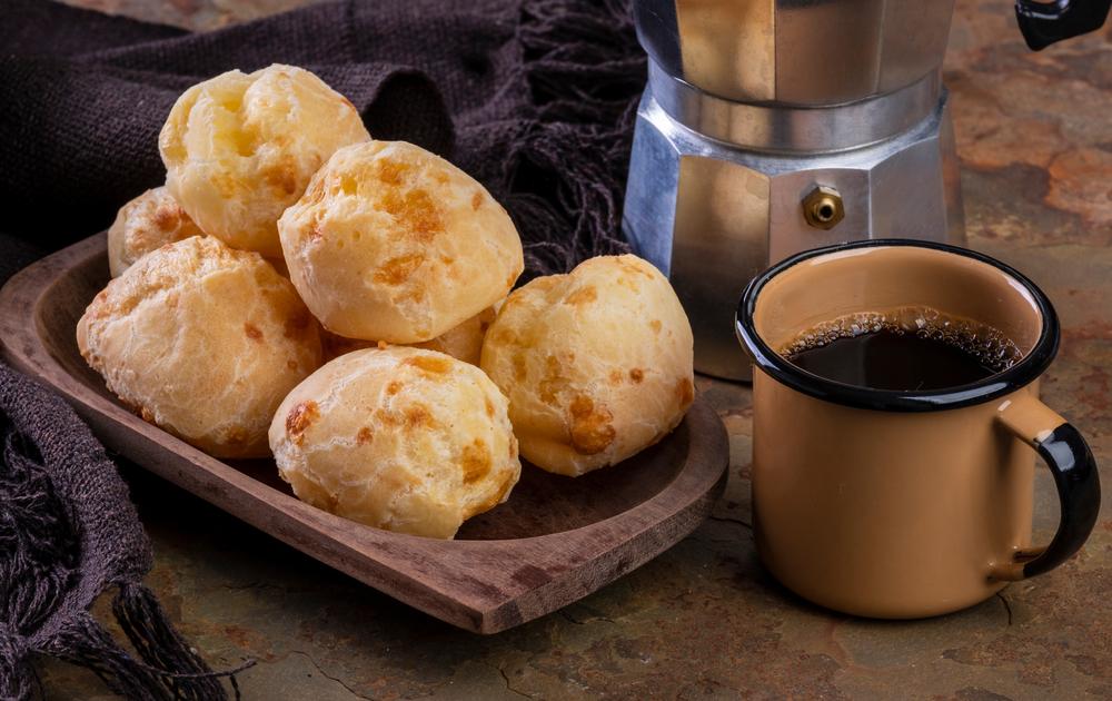 Bolachinha de côco com goiabinha - Picture of Café Pão de Queijo