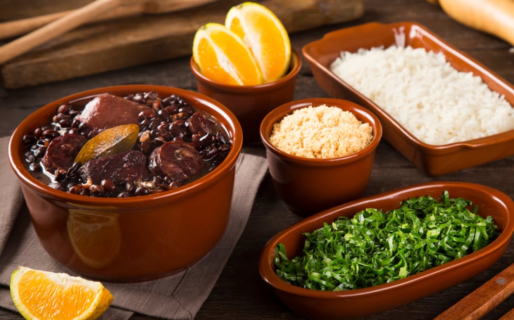 Laranja na feijoada: a mistura de ferro com vitamina C é mesmo ...