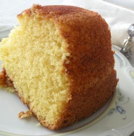 Receita de bolo de trigo para fazer em casa facilmente; fofinho e