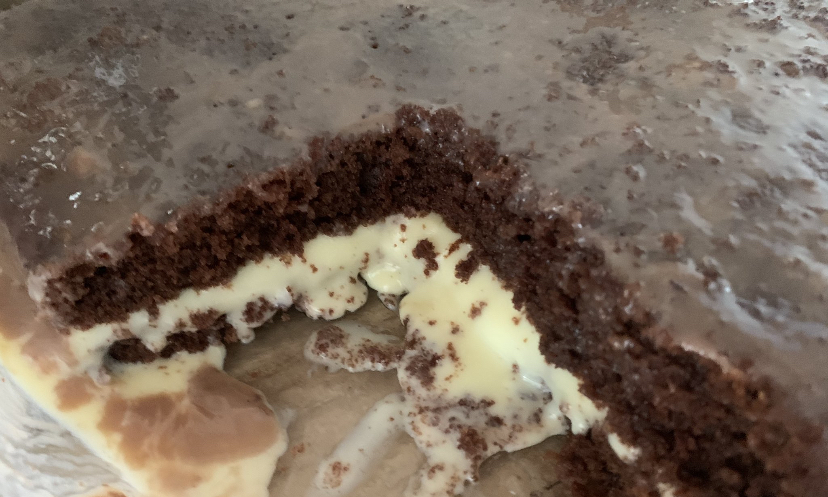 Aprenda a fazer bolo de chocolate com recheio de ninho