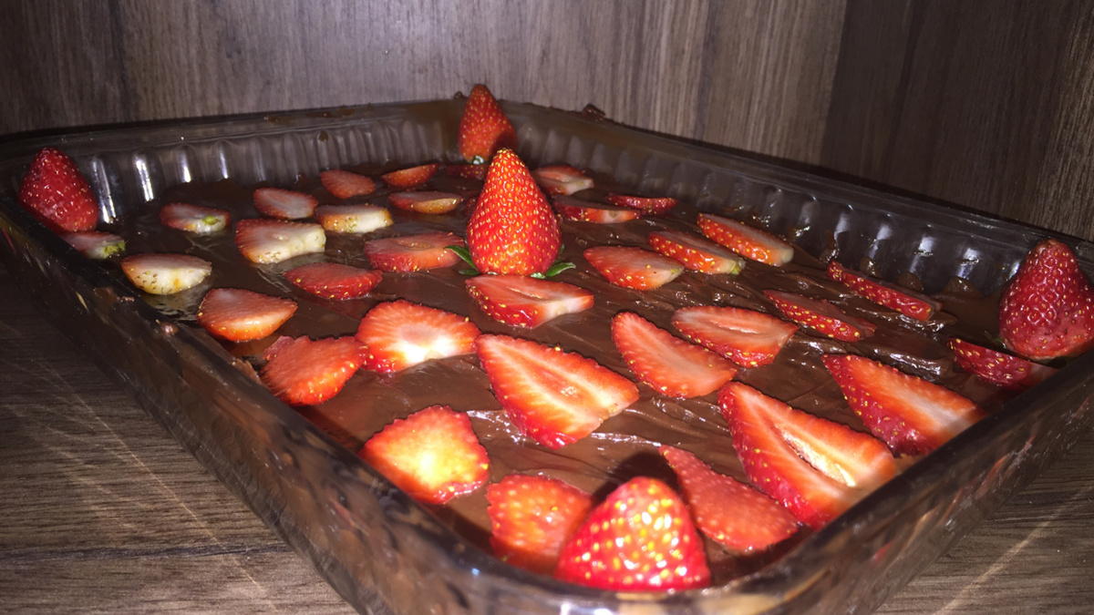 Torta de morango com brigadeiro e oreo