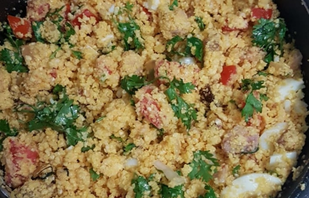 Purê de aipim recheado com queijo e carne moída