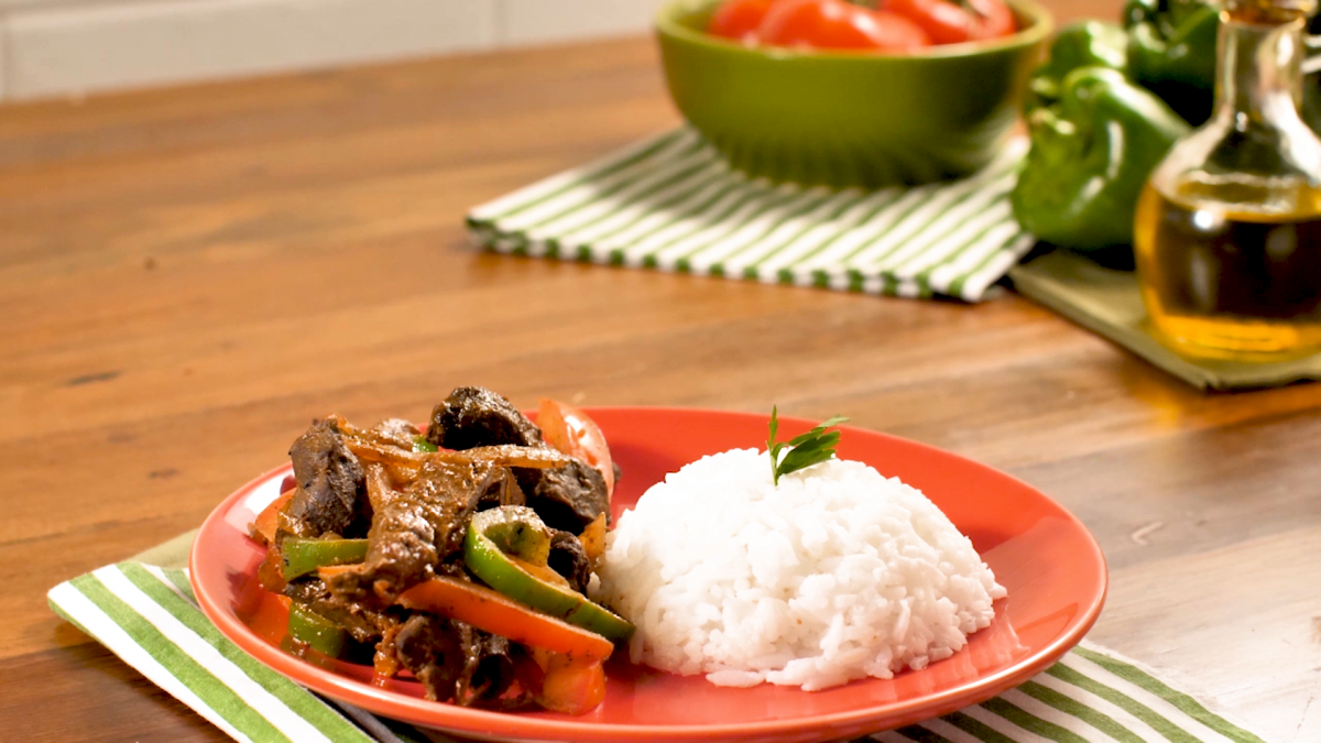 Faça o boteco em casa com uma receita de isca de fígado acebolado: Receita,  Como Fazer e Ingredientes