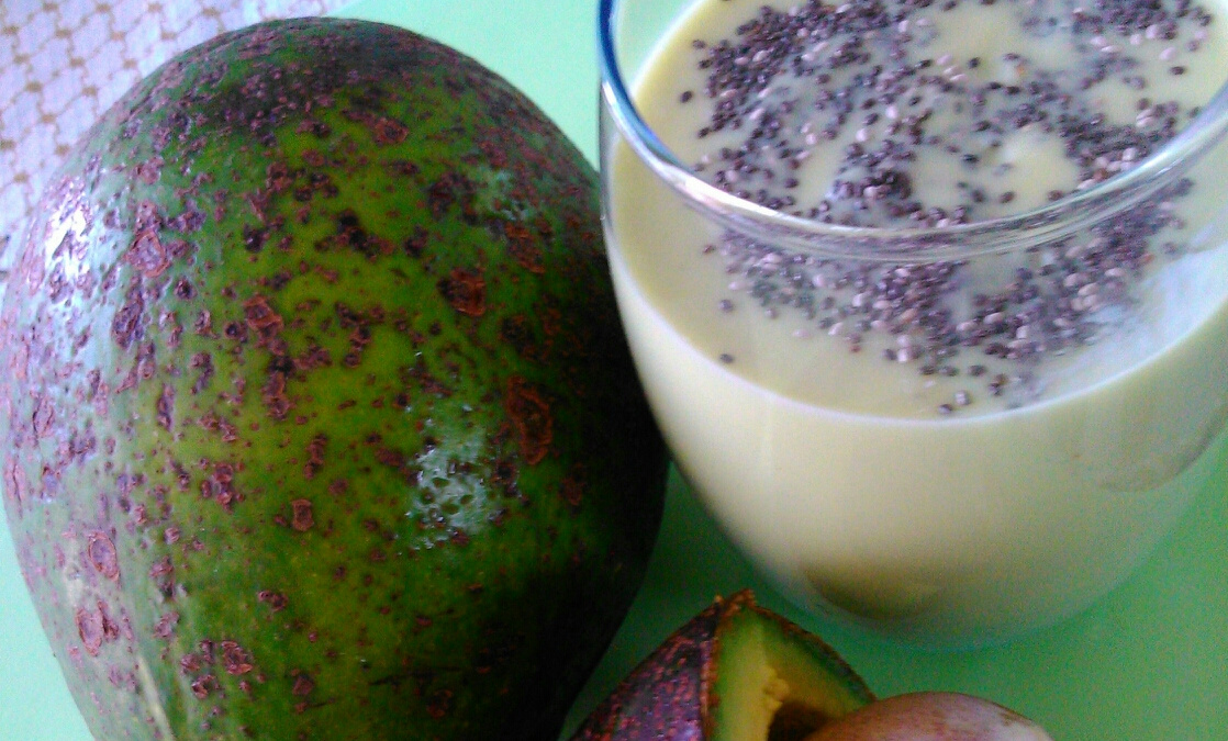 Vitamina de abacate com chia e amaranto
