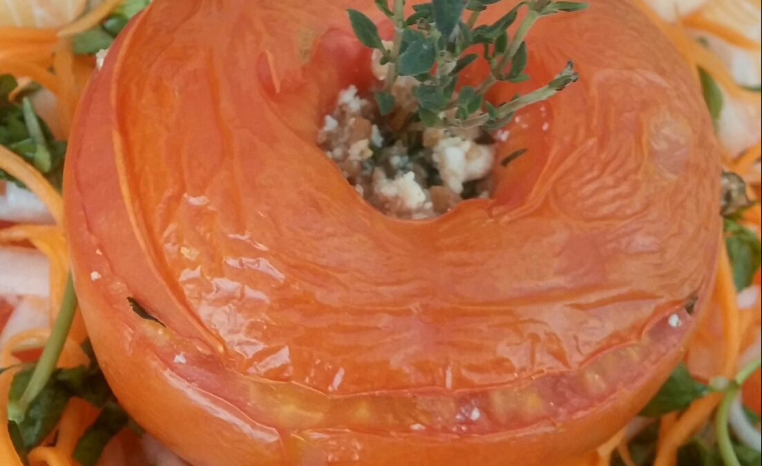 Tomate recheado com ricota e soja