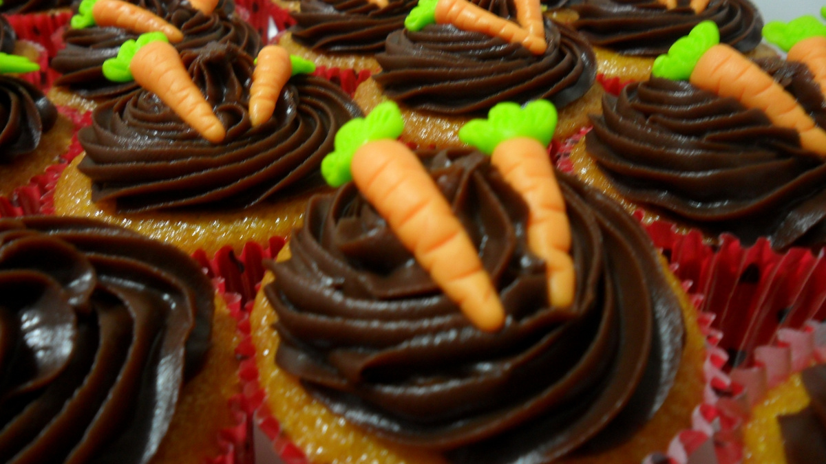 Cupcake de cenoura com cobertura de brigadeiro
