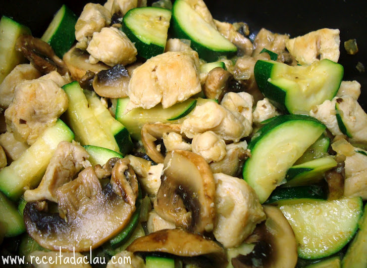 Peito de frango com legumes