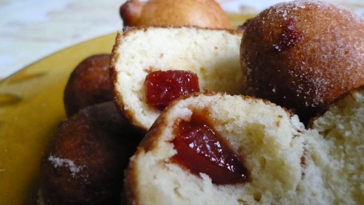 Bolinho de chuva recheado com goiabada ou banana