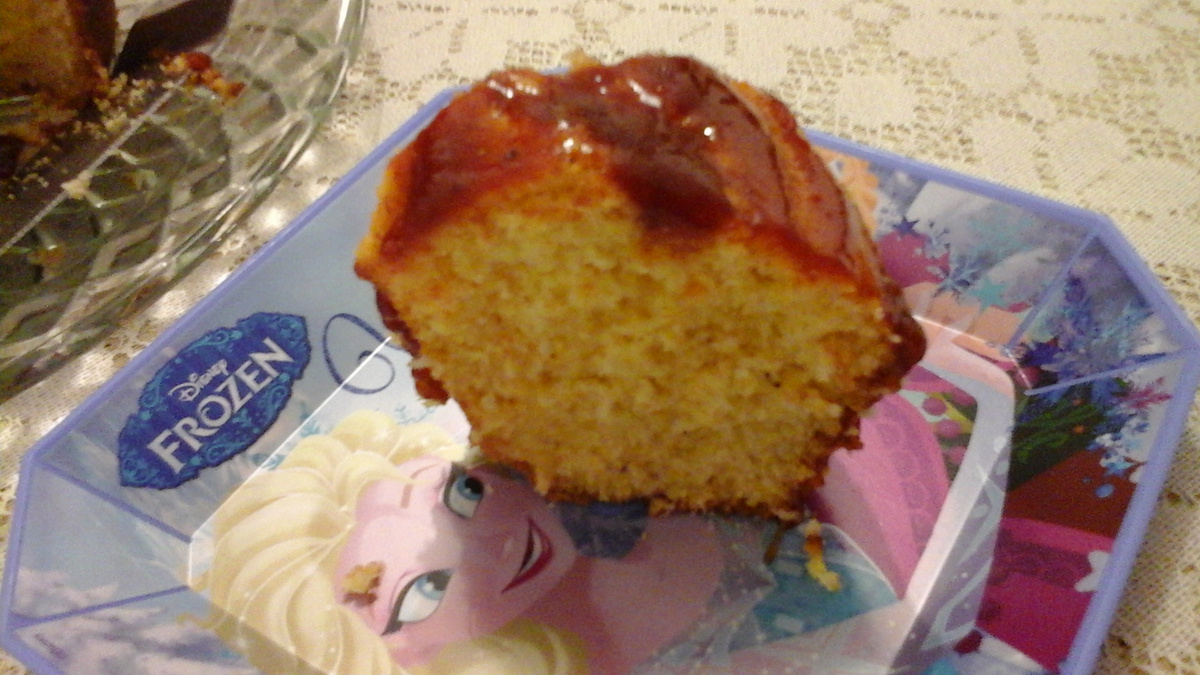 BOLO DE FUBÁ COM GOIABADA E COCO