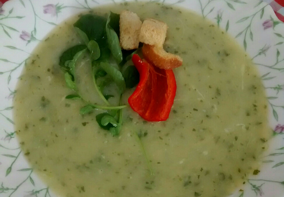 Sopa de agrião com batata