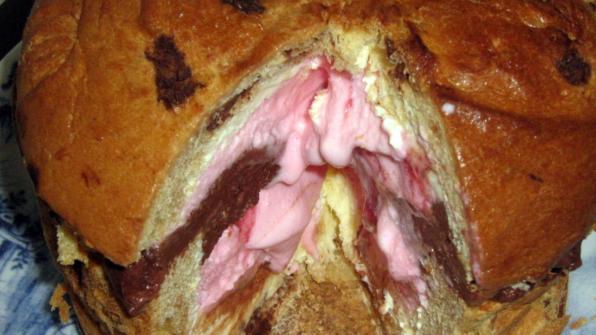 Panetone recheado com sorvete