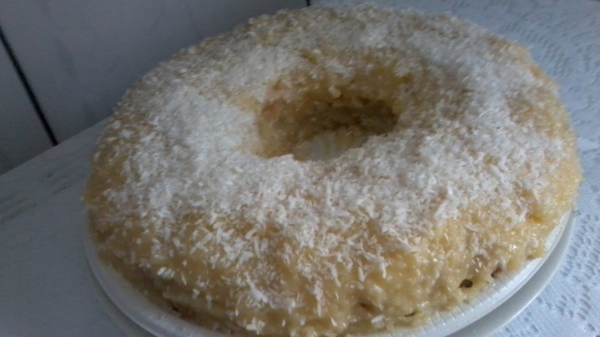 Bolo de laranja gelado com coco