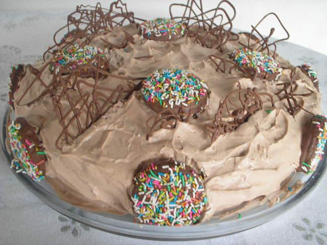 Bolo mousse de chocolate e mousse de beijinho