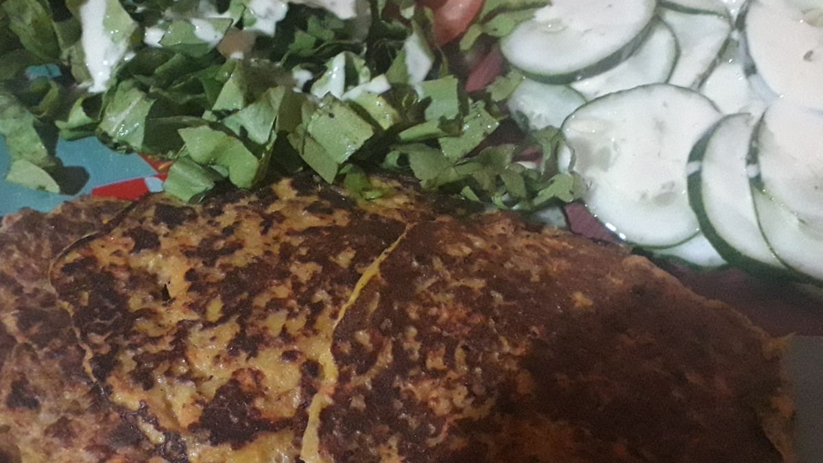 Panqueca de atum com cenoura ralada