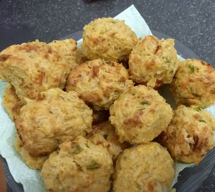 Bolinho de arroz com queijo na air fryer