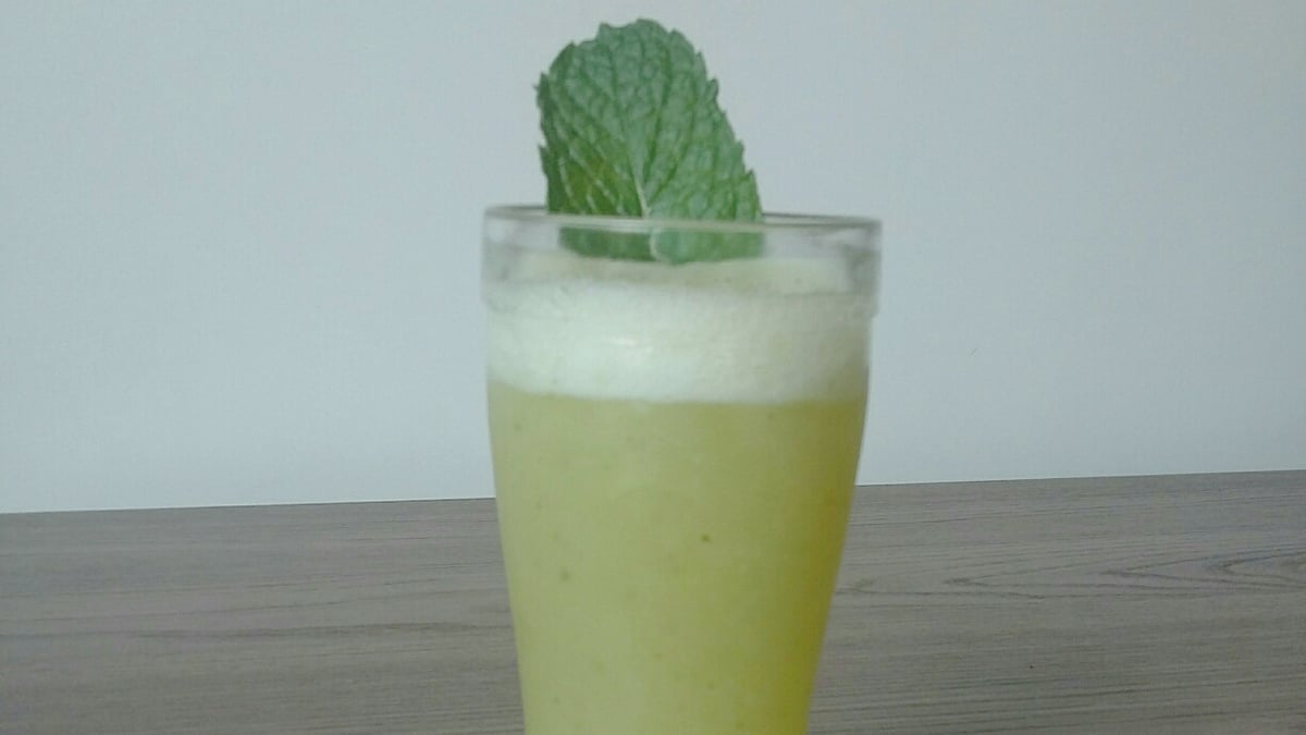 Suco de abacaxi com hortelã