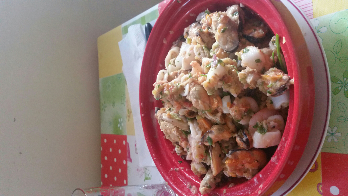 Salada de marisco à moda Machado