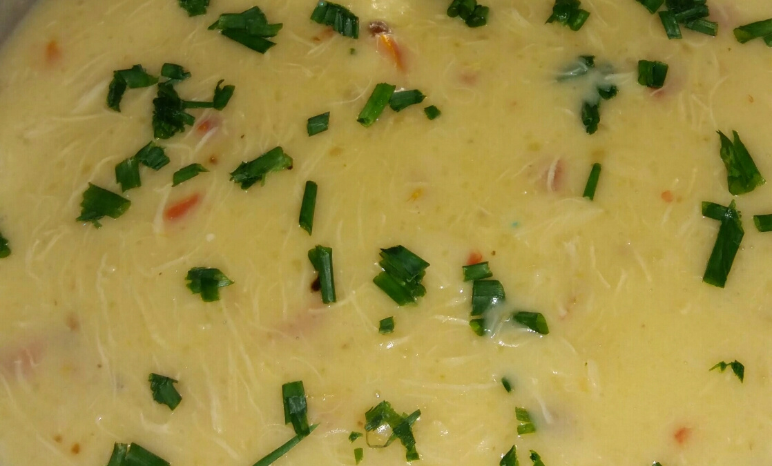 Caldo de mandioca com frango