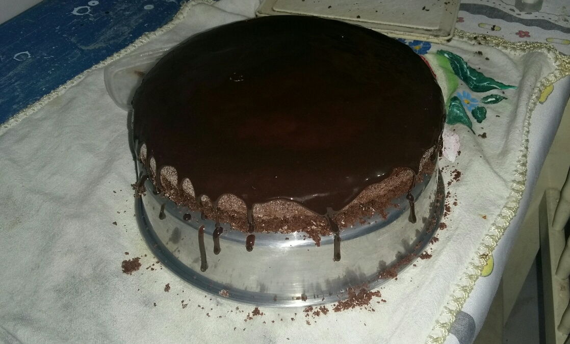 Calda de chocolate fácil para bolo