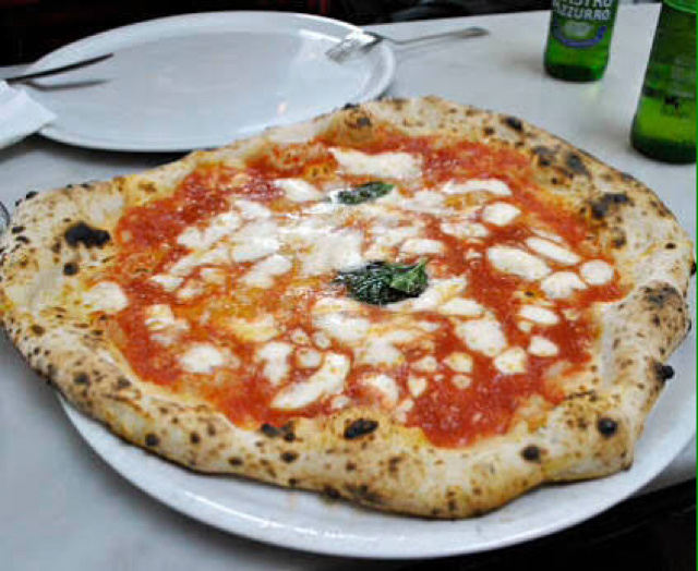 Pizza di Napoli (italiana)