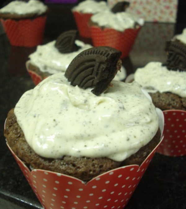 Cupcake de negresco com geleia