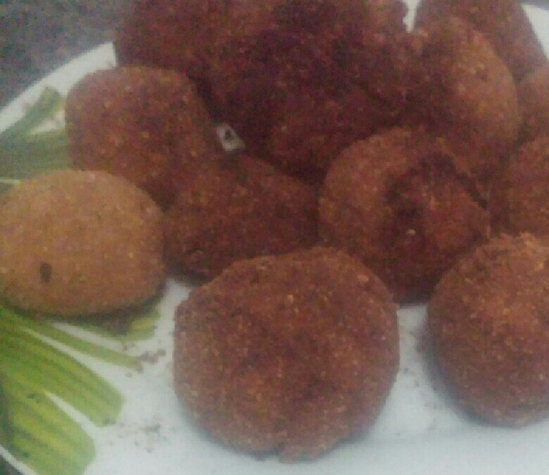 Bolinho de arroz com feijão (reaproveitamento)