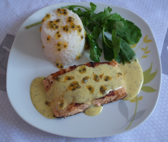 Salmão ao molho de maracujá