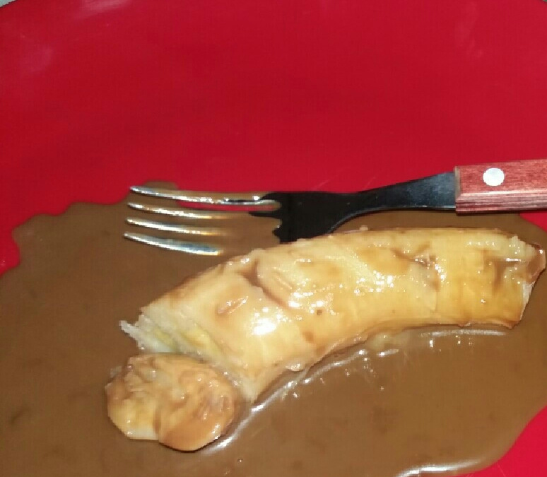 Banana quente com calda de café