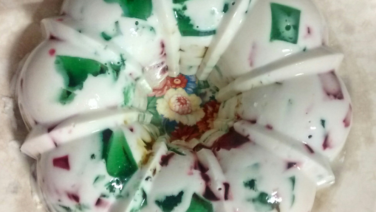 Gelatina colorida com maria-mole