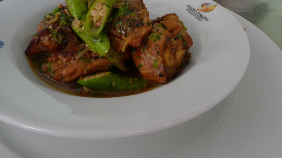 Frango com quiabo