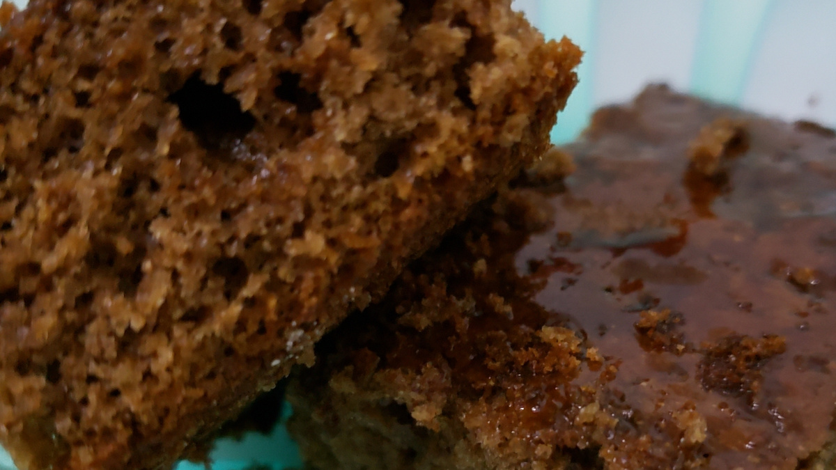 Bolo de chocolate integral com cobertura
