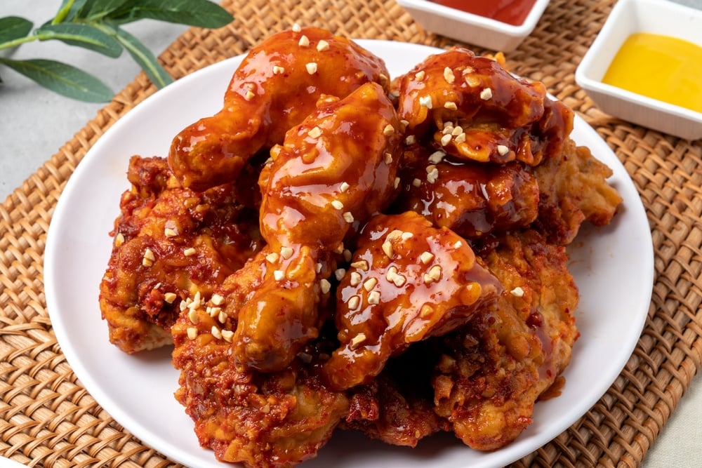 Frango frito coreano com molho agridoce