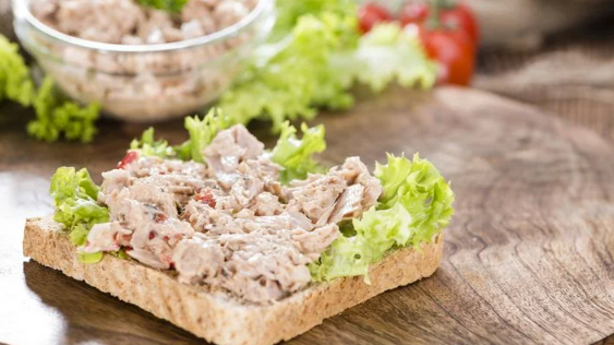 Canapé de atum