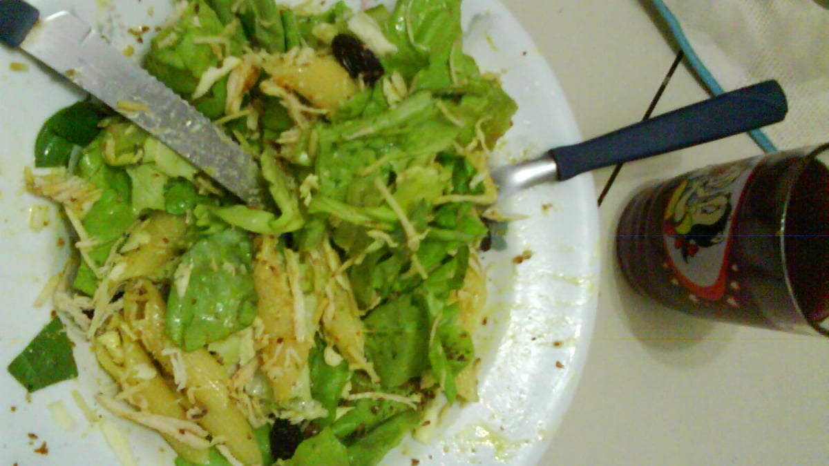 Salada crocante ao molho de mostarda e mel