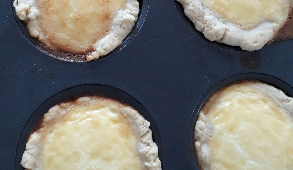 Empadinhas abertas de queijo