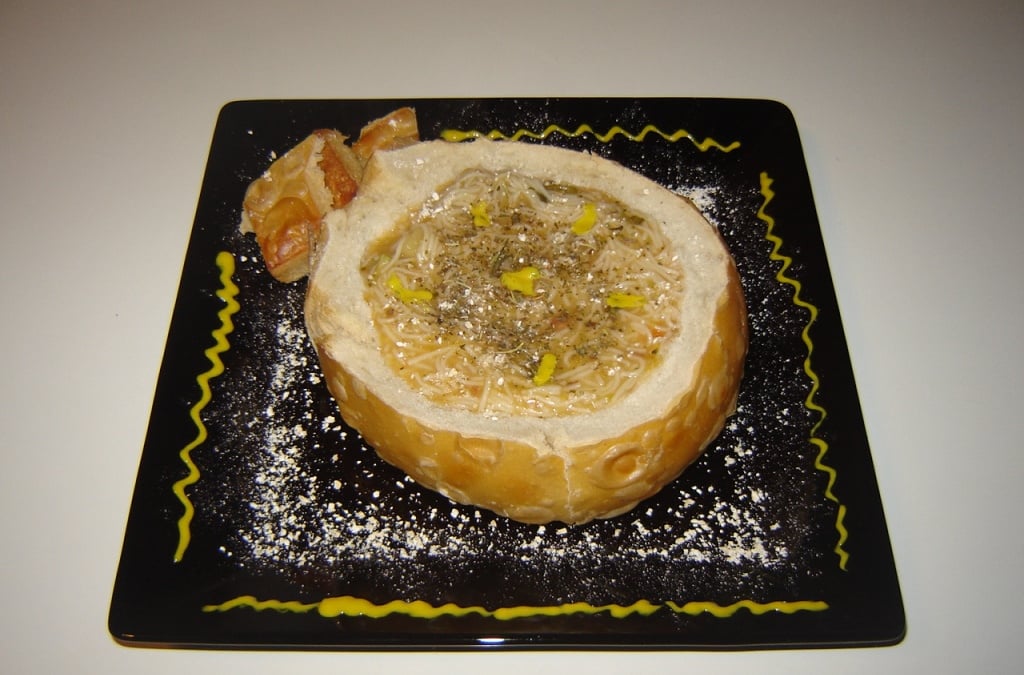 Sopa no pão italiano