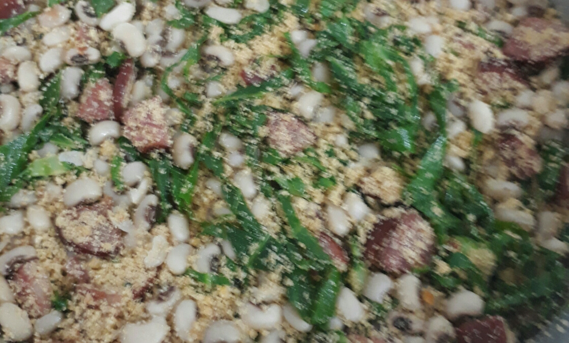 Farofa de feijão fradinho com couve