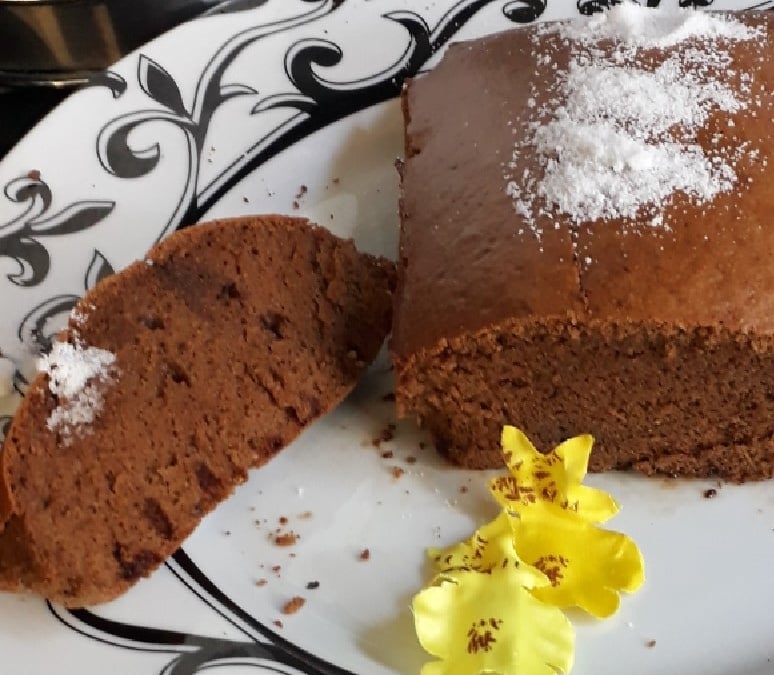Bolo chocolate de 4 ingredientes e sem leite