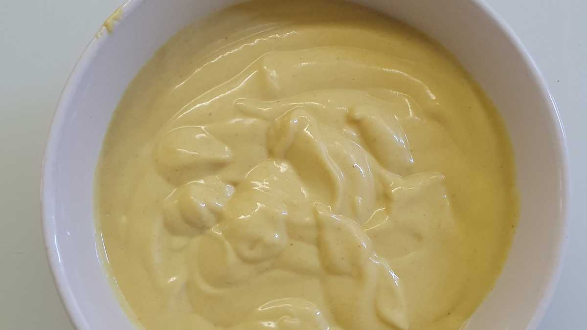 Molho de iogurte e mostarda para saladas