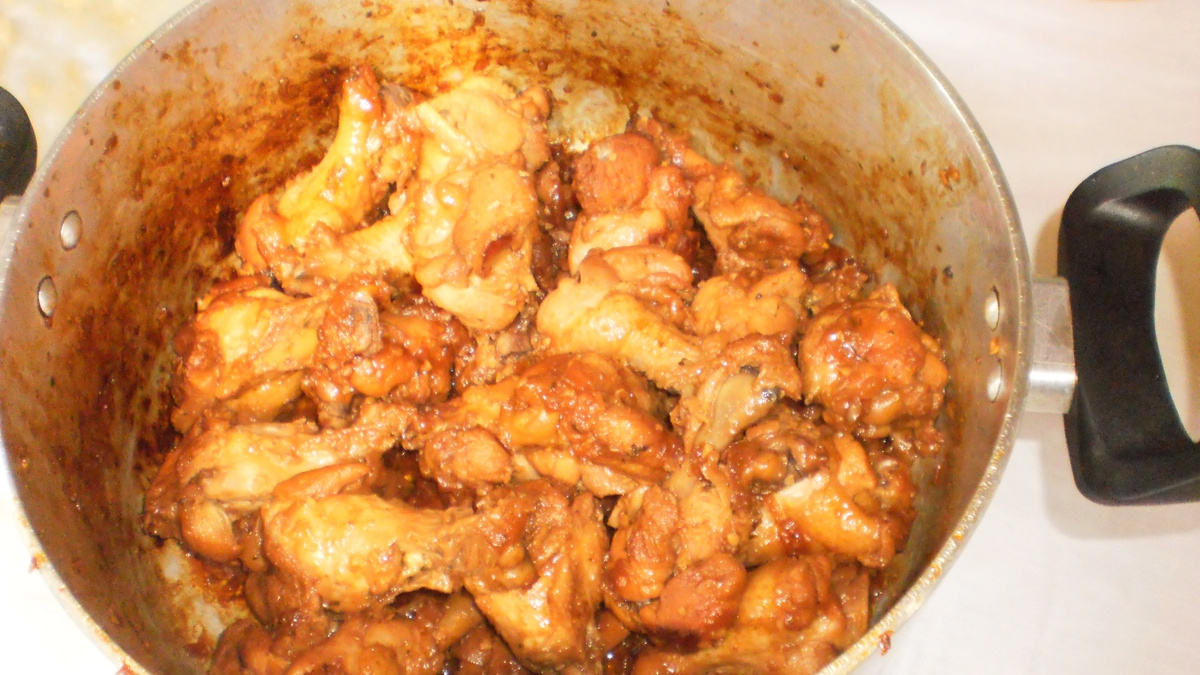 Frango com açúcar queimado