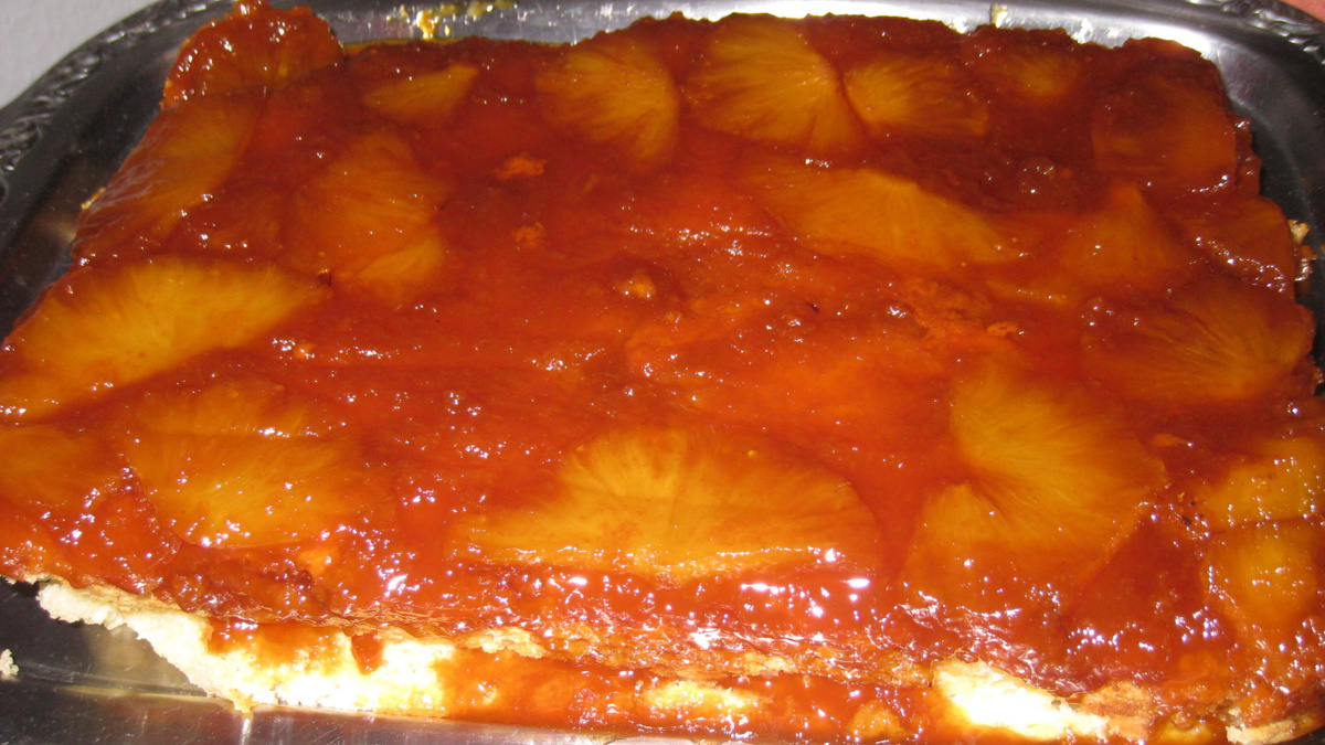 Bolo cremoso de abacaxi