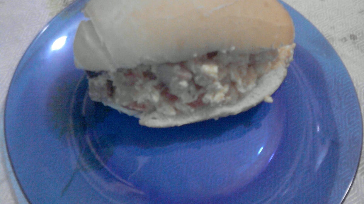 Pão com ovo e bacon