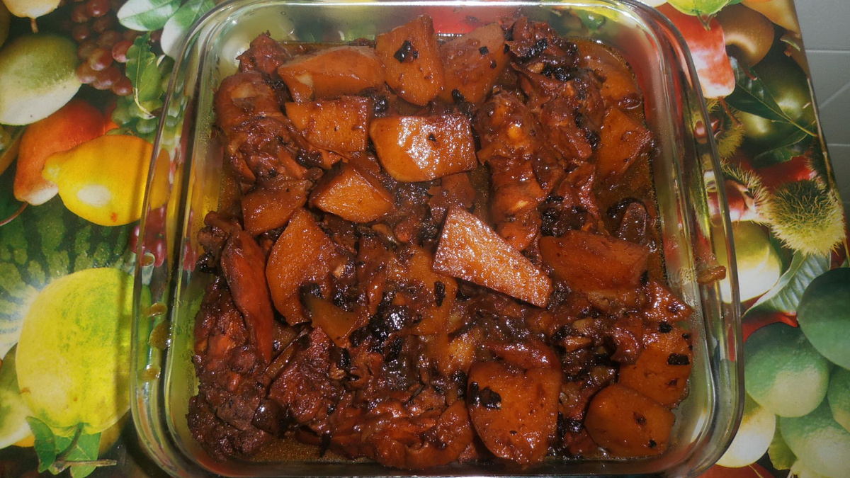 Frango com cebola queimada
