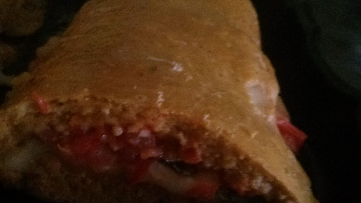 Pão com massa de tomate fresco